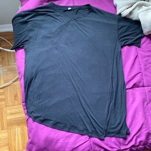 •sneak out short sleeve lululemon sz 8•